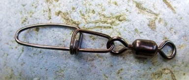 Crane swivel with crosslock snap
