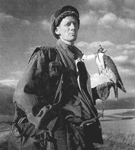 Scarbrough and Cosmo, a gyr-peregrine falcon hybrid (photo: Eric Keith)